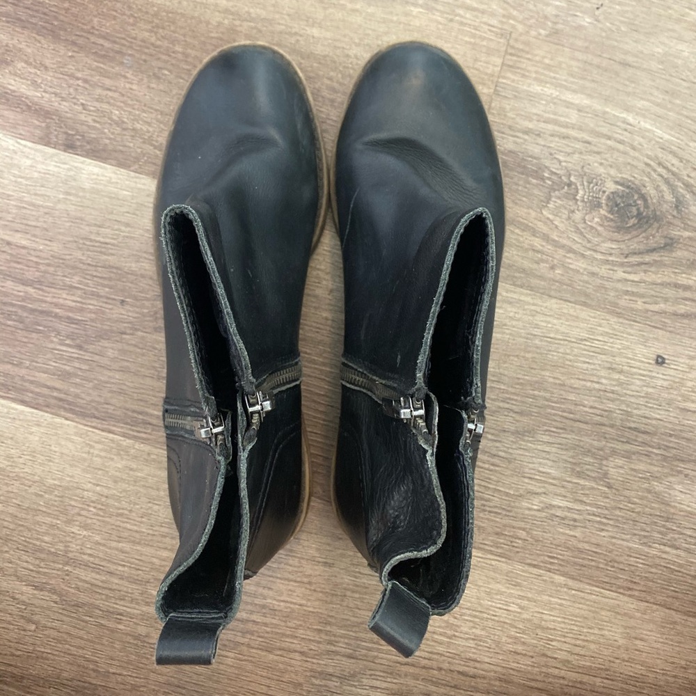 Lucky Brand ankle booties size 9.5